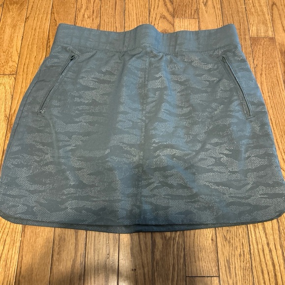 Orvis Womens Travel Skort Skirt Shorts Breathable Stretch Fabric Green Camo Sz M - Picture 3 of 6